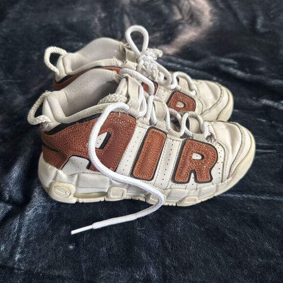 Nike Air More Uptempo Shoes Youth Size 2Y Basketball Suede DZ5322-001 - Picture 2 of 16